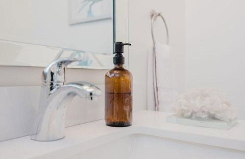 The Coastal Retreat Scenic Harbor Ocean Views Walk to Beach Restaurants - Foto 18