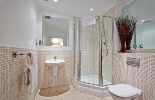 2 bed 2 bath at Jago Crt in Newbury - FREE parking with no height restrictions - Foto 12