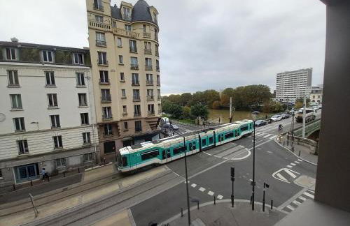 Roi de la Seine à Paris, stade, Gare parking et terrasse - Foto 34