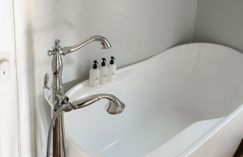 Charming Highlands Cottage - Walk to Shops & Eats - Foto 28