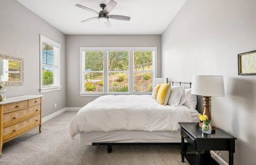 Luxurious, Modern Farmhouse in Wine Country - Foto 46