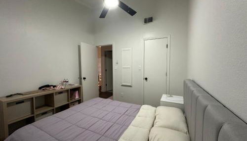 Cozy Condo Private Room, 10 Mins from AT&T Stadium, Gated, Free Parking, & In-Unit Laundry - Foto 3, wardrobe