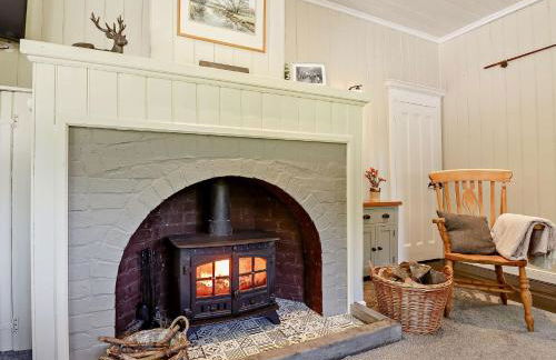 4 Bed in Llanfairtalhaiarn 88973 - Photo 4