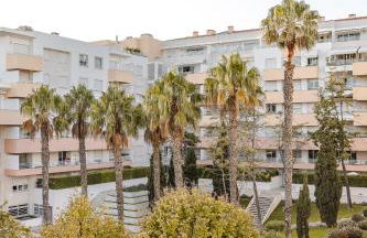 Lux Apt in Priv Condo with Pool, near Beach, Parking & Easy Access to Lisbon - Foto 60