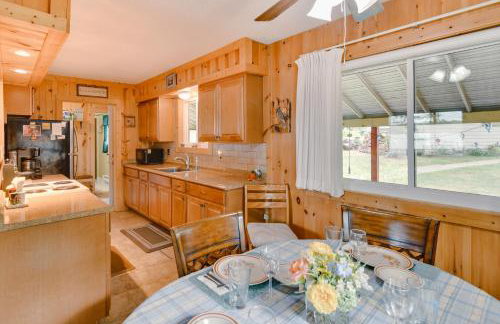 Lakefront Retreat with Pedal Boat and Dock in Kalkaska - Foto 5