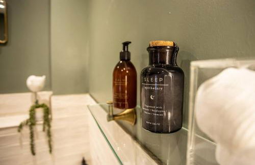 Chic, immaculate Warwick apartment sleeps 4,2 bathrooms, free private parking, easy walk to Warwick, canal-side pub on doorstep - perfect for family breaks, the races or work stays - Foto 24