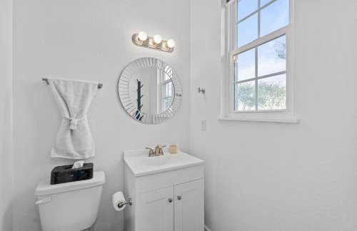 Countryside Sanctuary: Cozy Chateau with Expansive Views - Photo 3