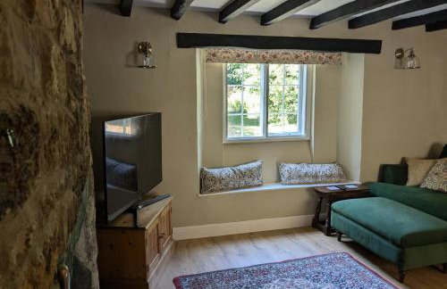 Period Thatched Cottage Towcester - Photo 45