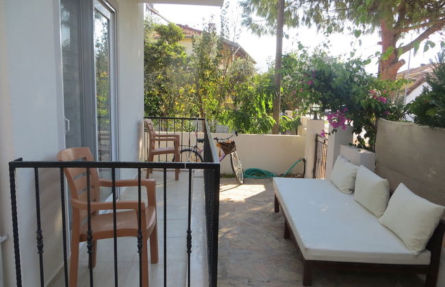 Villasevval-sleeps8-pool-bbq-ac-neartown - Photo 23