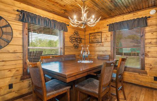 River Lodge Escape with Hot Tub - Foto 14