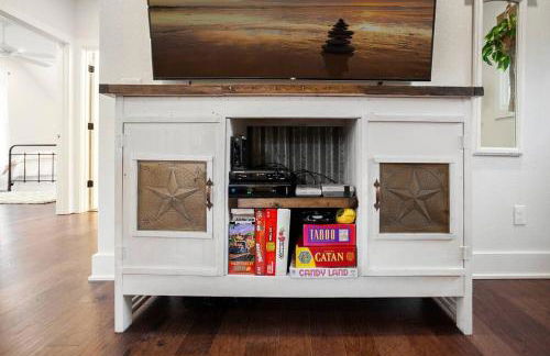 The SoFay Farmhouse- 1 MI From U of A - Foto 31