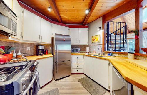 Mendocino Cozy Cabin-Large Patio Grill & Garden - Photo 9