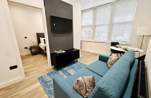 Contemporary 1-Bed Flat by Bury Metro link - Foto 1