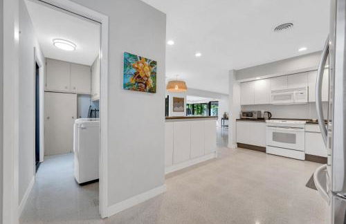 Boho Chic Heated Pool Walk To Beach Escapism at its finest Coconut Key H0MES - Foto 10