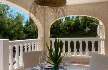 Agradable Villa con piscina y vistas al mar - Photo 7