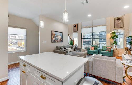 Luxe Newark Retreat with Rooftop Deck Pets Welcome! - Foto 8