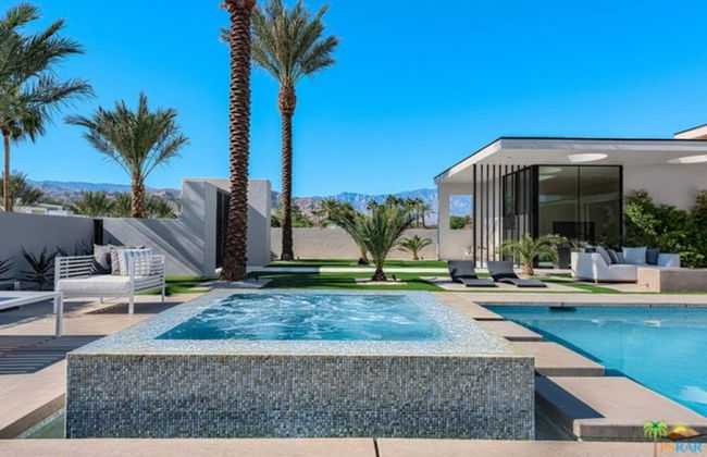 Luxurious Rancho Mirage Estate w Pool Spa - Photo 10