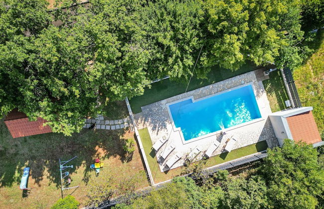 Spacious Prgomet Retreat With Private Pool, Fitness Centre, and Garden - Foto 48