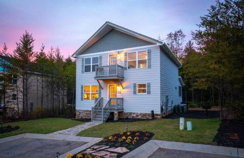 Par-Tee Haus I- Game Room & Hot Tub-Walk to Helen - Foto 1