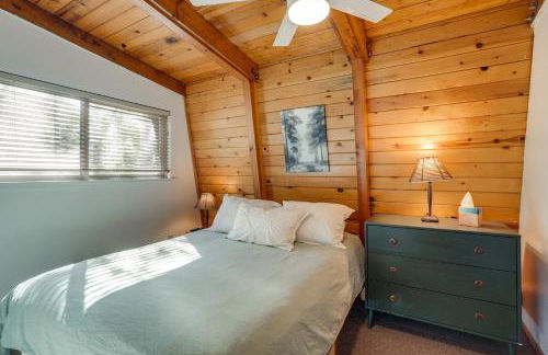 Charming Pinecrest Cabin with Private Deck - Foto 23