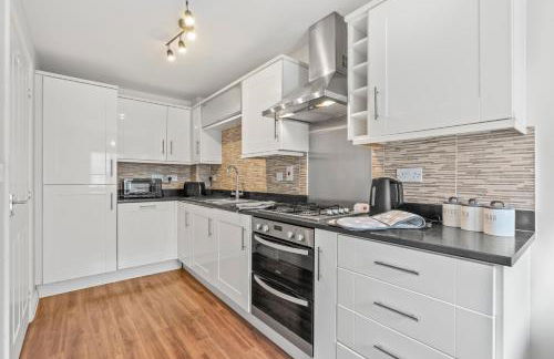 Stylish 4 Bedroom House in St Neots w Free Parking - Foto 40