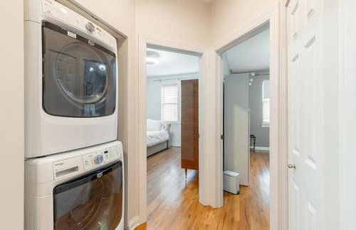 Windy City Getaway - 3BR 2BA Chicago Townhouse home - Photo 54