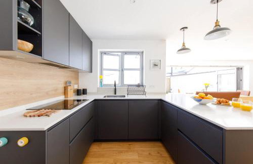 Delightful Seaside Hideaway 5 Mins to Beach - Foto 76