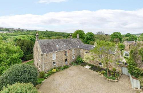 10 Bed Stunning House in village, with Hot Tub - Photo 48