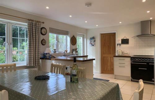 Hollyhocks Cottage surrounded by beautiful Cornish countryside. - Foto 12