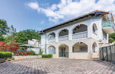 3 Bedroom Awesome Apartment In Pavicini - Photo 9