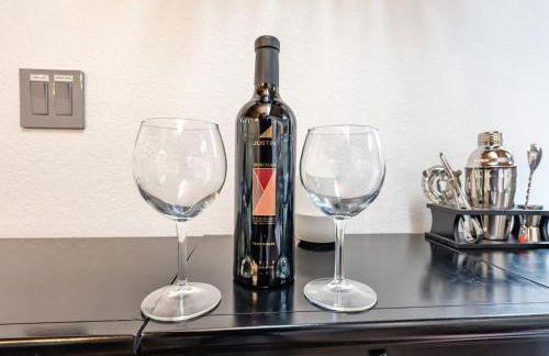 Creekside Cabin - Pup-Friendly with AC - Foto 15