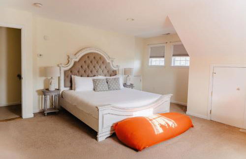 Urban Downtown Stamford Home 45 min to NYC with Garage And Yard - Foto 15