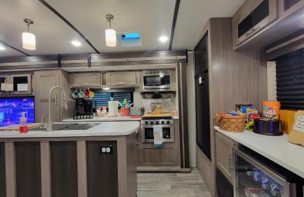 River RV, Romance Glamping Pup Paradise Riverside - Foto 12