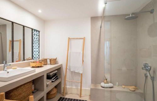 Les Cyprès - Amazing house with garden and pool - Foto 23