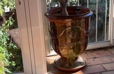 La maison sur la place dans Aigues Mortes - Foto 2