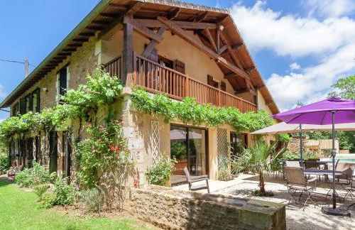 Spacious farmhouse with private heated pool in a rustic garden - Foto 7