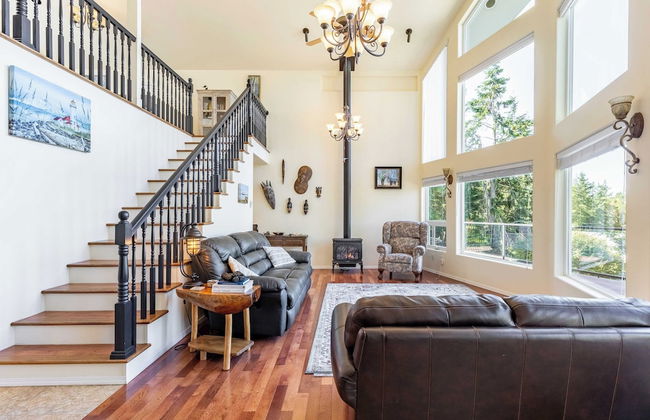 Harborview Getaway by Avantstay Walk to Beach - Photo 9