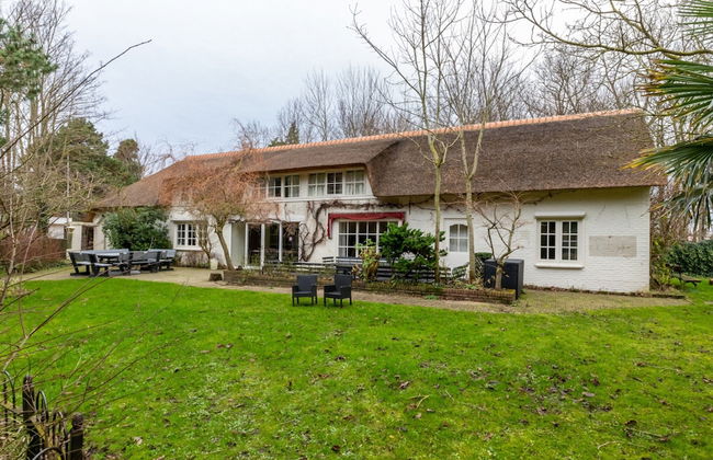 Charming Beach Villa With Thatched Roof - Photo 38