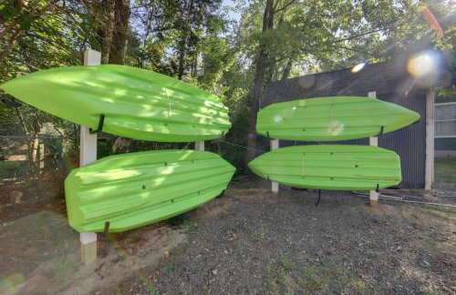 Stylish Grass Lake Retreat - Steps to Park! - Foto 22