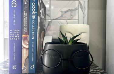 Quiet Stylish Stay with Office Space near Downtown - Foto 11