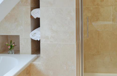 Coombe Wood Coach House - Foto 20