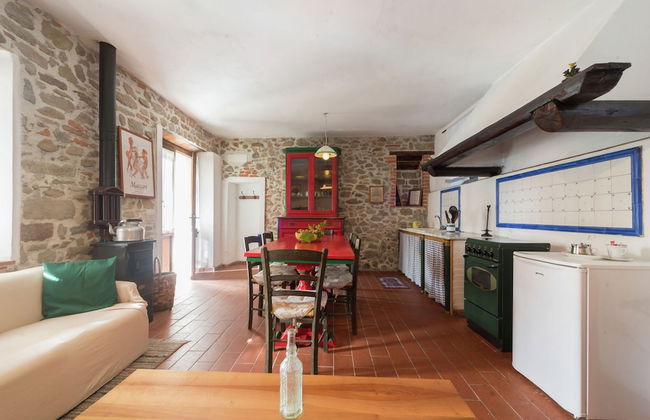 Rustic Chalet With Pool - Photo 20