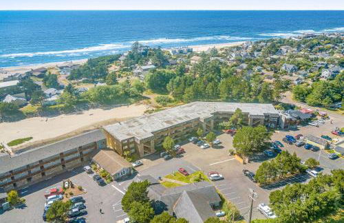 Cozy Coastal Condo Steps from the Beach with Deck Views - Foto 28