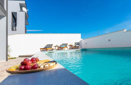 Modern Casa di Lucija with heated pool, near Airport, own parking - Foto 12