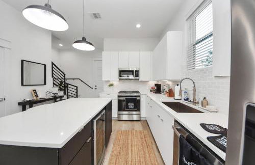 Stylish & Spacious 3BR Gem With Hot tub Near Downtown - Foto 51