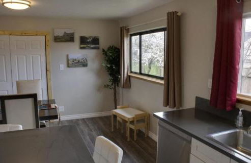 Private Home - Playground, Jumping Mat, BBQ, Darts, Firepit, Gazebo, 4 Smart TVs, White Cotton Bedding, - The Redwood Cul-De Sac Beach Retreat - Foto 15