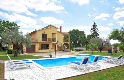 Apartment Susnjici 2 with Pool, Children Playground and Terrace - Photo 34