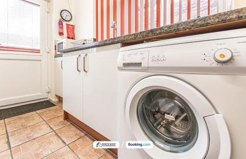 Wigan Work-Ready 3BR House Sleeps 6 Guests - Photo 7