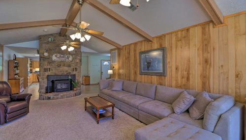 Scenic Riverview Getaway with Screened Porch! - Foto 4