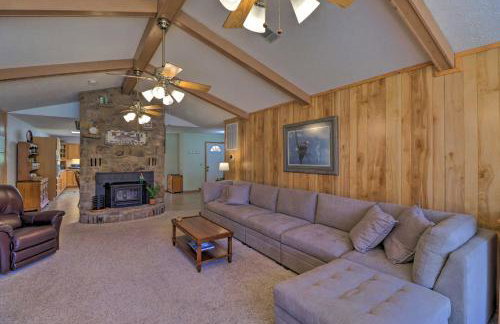 Scenic Riverview Getaway with Screened Porch! - Foto 4